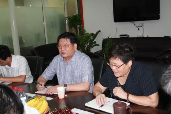 董事长陈庆钱、总经理李慧萍汇报工作